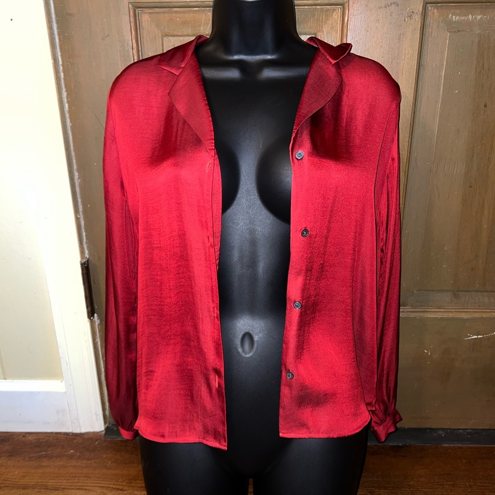 ⭐️Banana Republic Red Silky Button Up Holiday Party Long Sleeve Blouse Size XS - Picture 3 of 16
